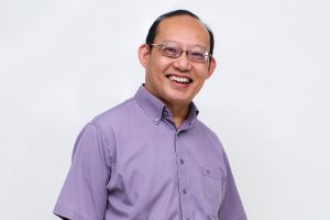 曾經身無分文住殯儀館樓上　無神論科學家、長庚大學陳始明教授不可思議的生命旅程